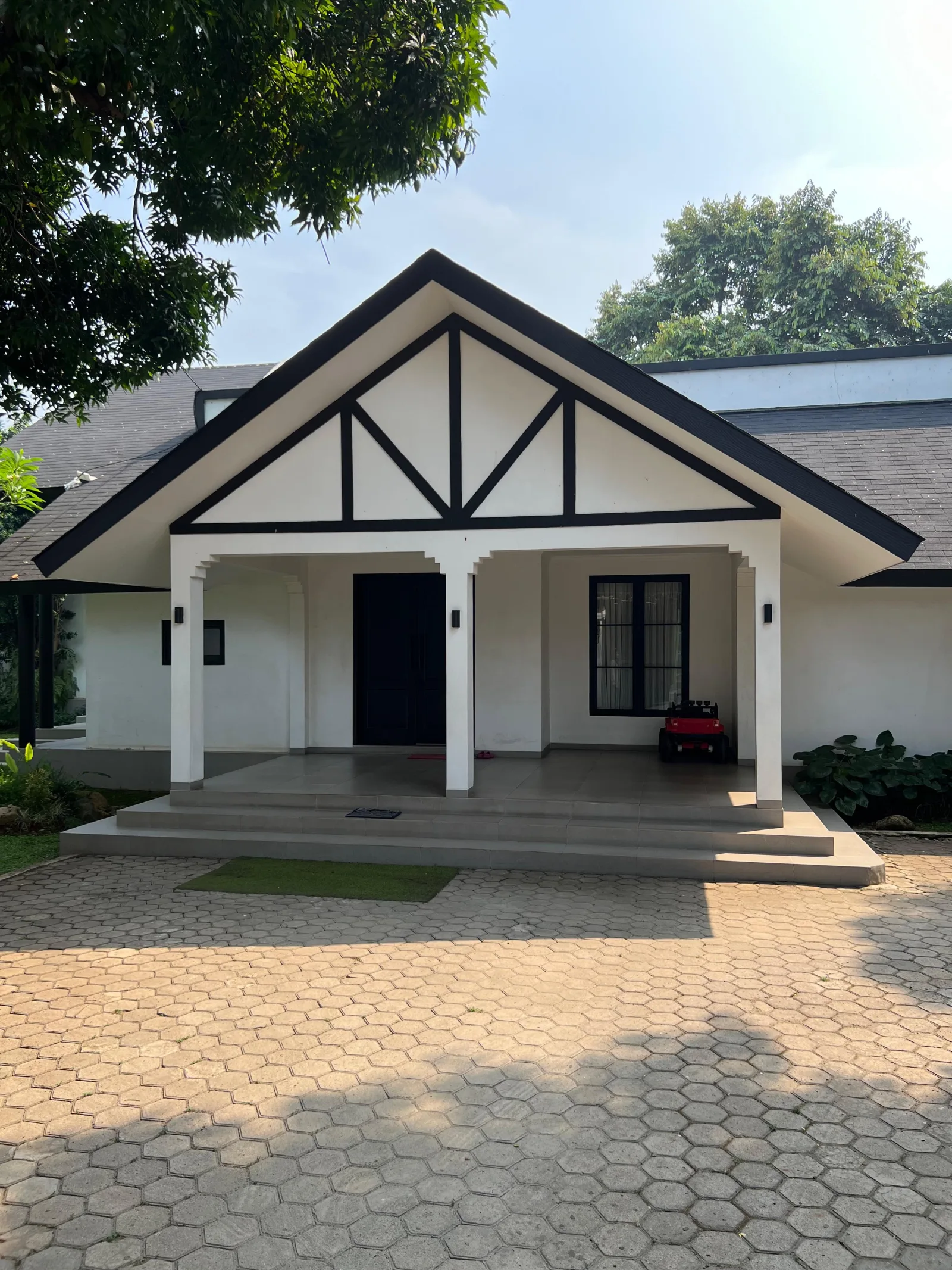 Rumah Dijual di Menjangan Raya, Lahan Luas 1.880 m² Cocok untuk Hunian & Investasi